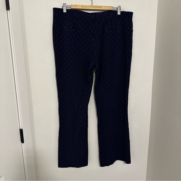 Betabrand Two Pockets Boot Cut Pants Casual Navy Printed Size XXL Petite Women’s - Picture 7 of 11